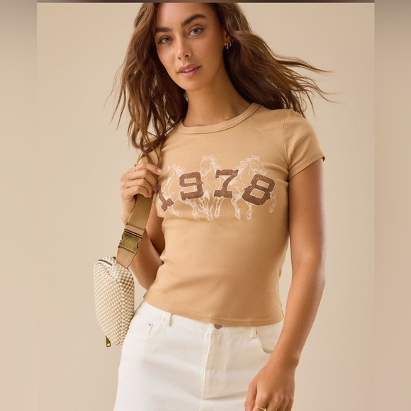 NWT 1978 Graphic Tan Women's Top MSRP $42 - Picture 1 of 4